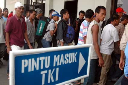 Saya Harus Bekerja di Luar Negeri